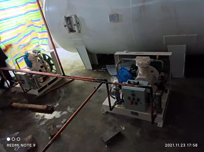 10立方醫用制氧機雙機組安裝現場